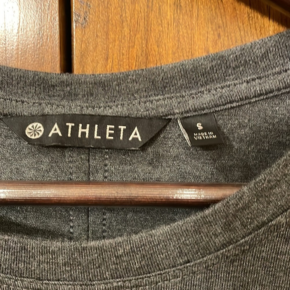 ATHLETA THREADLIGHT LONG SLEEVE RELAXED SIDE SLIT long sleeve, Small - Picture 5 of 8